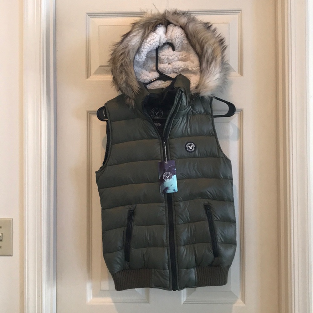 S American Eagle zip up vest